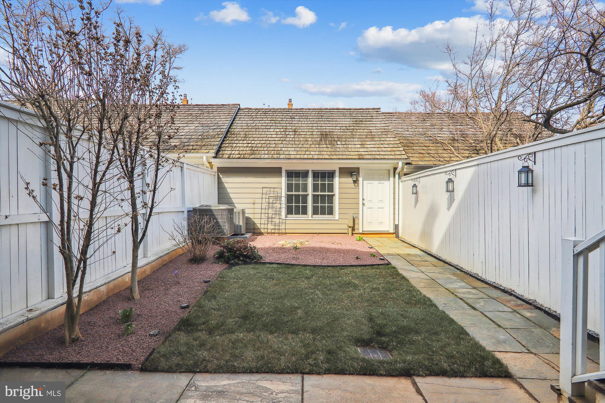 110 Massbury St