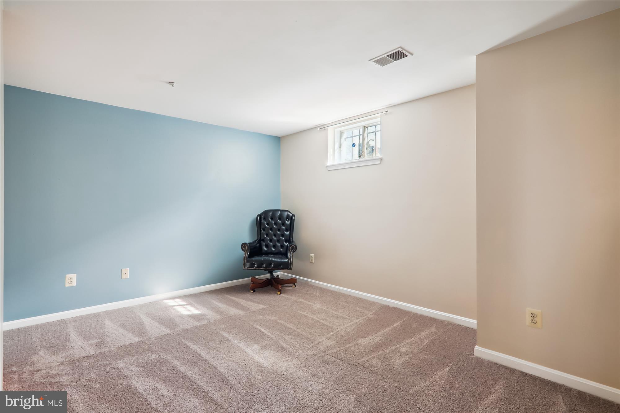 110 Massbury St