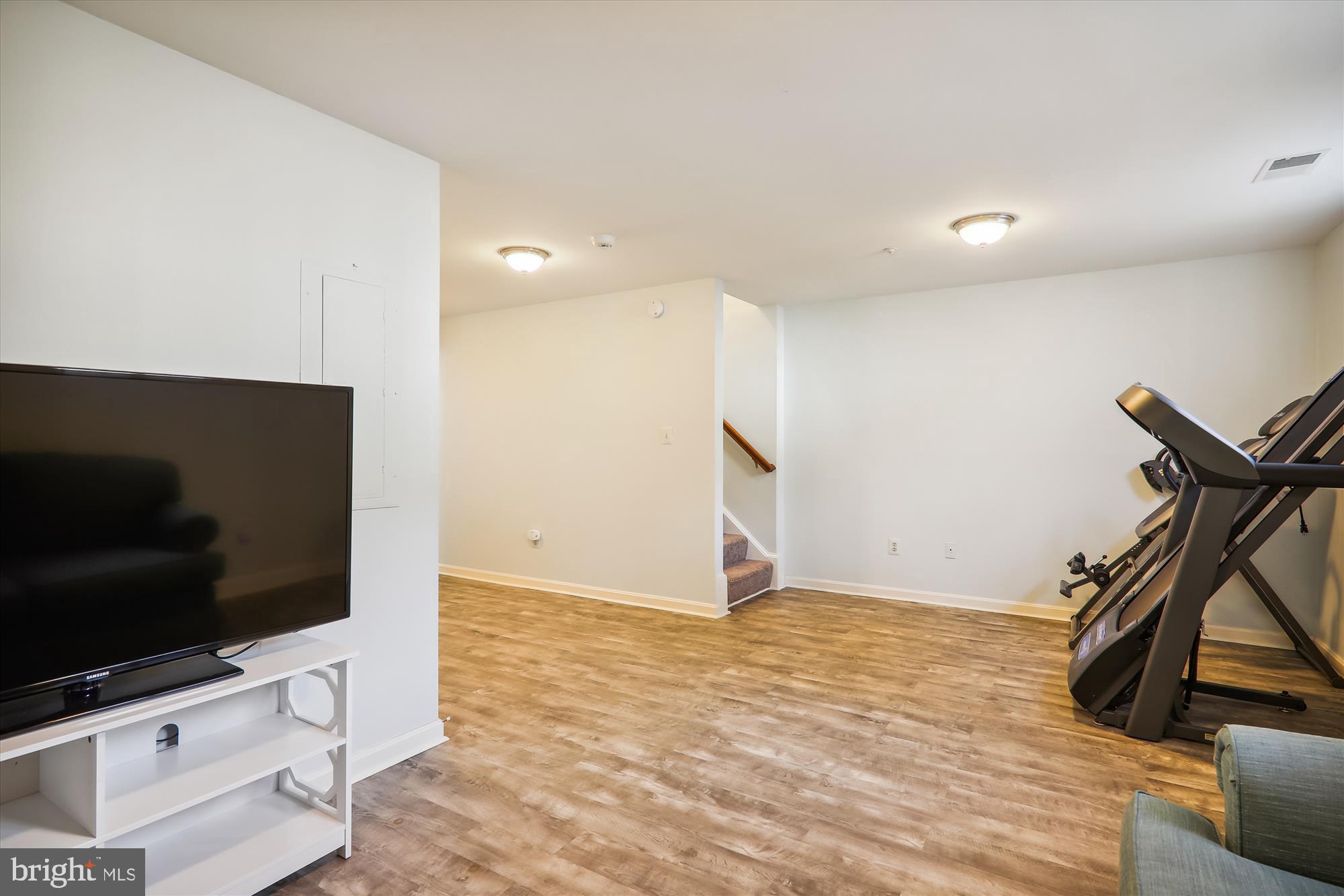 110 Massbury St