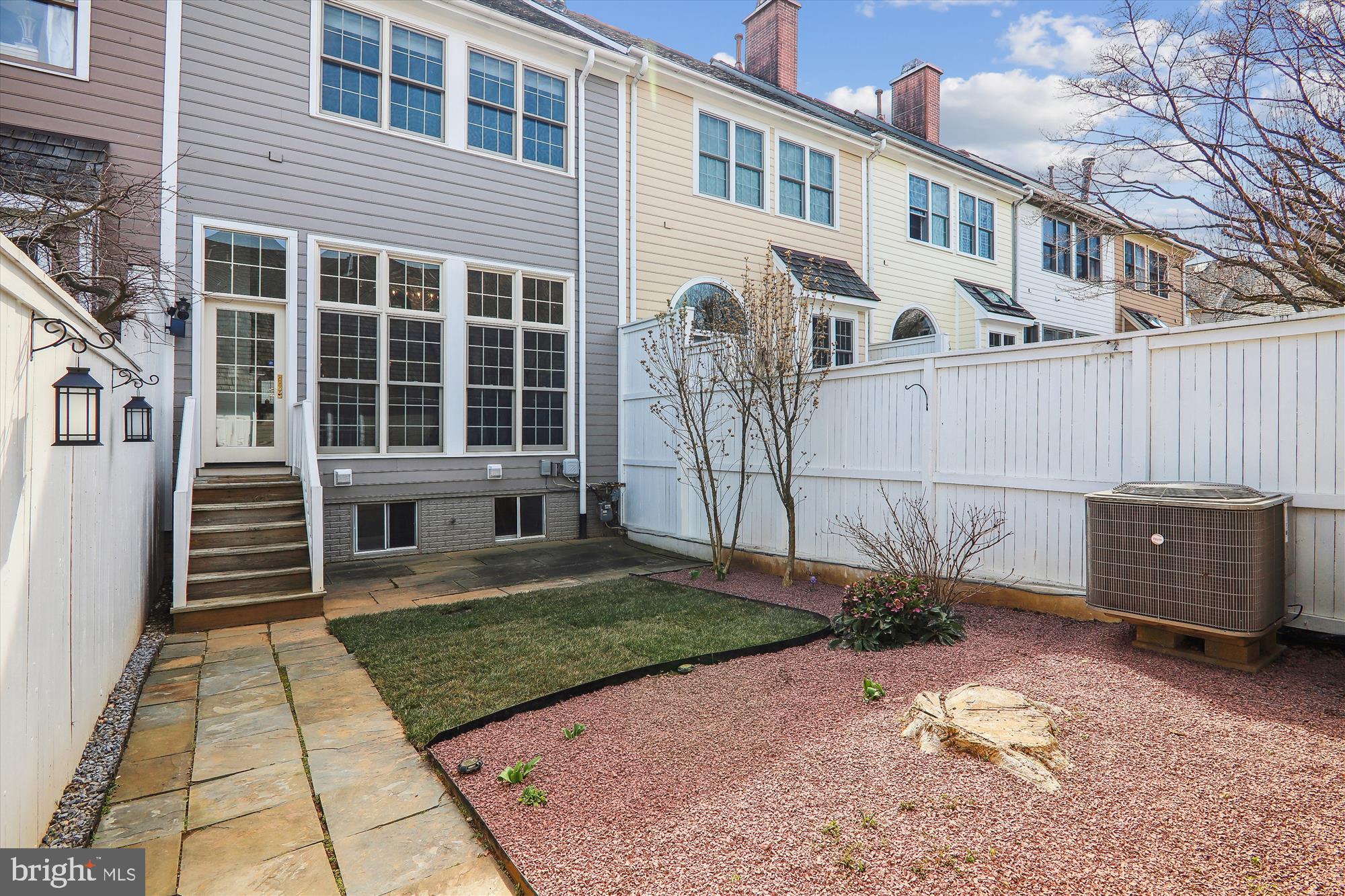 110 Massbury St