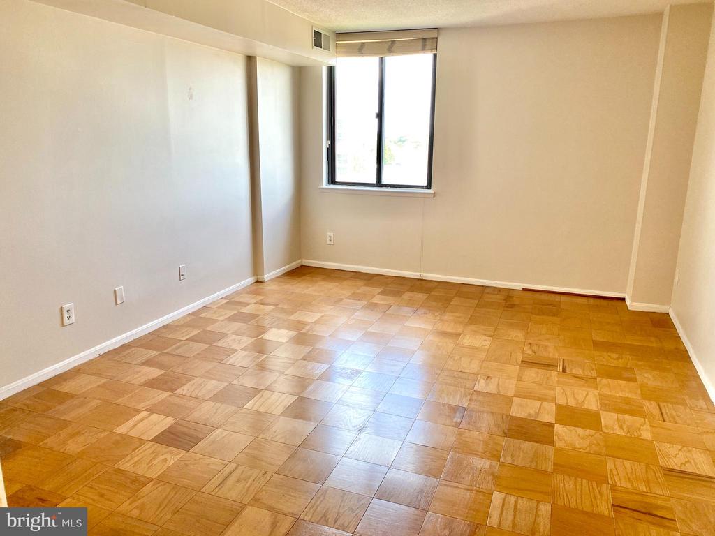 4 Monroe St #4-1004