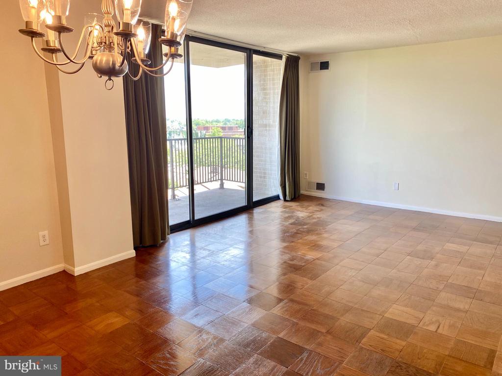 4 Monroe St #4-1004