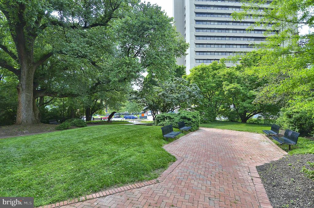 4 Monroe St #4-1004