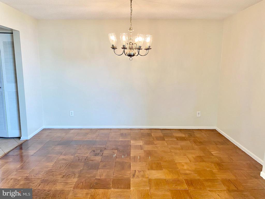 4 Monroe St #4-1004