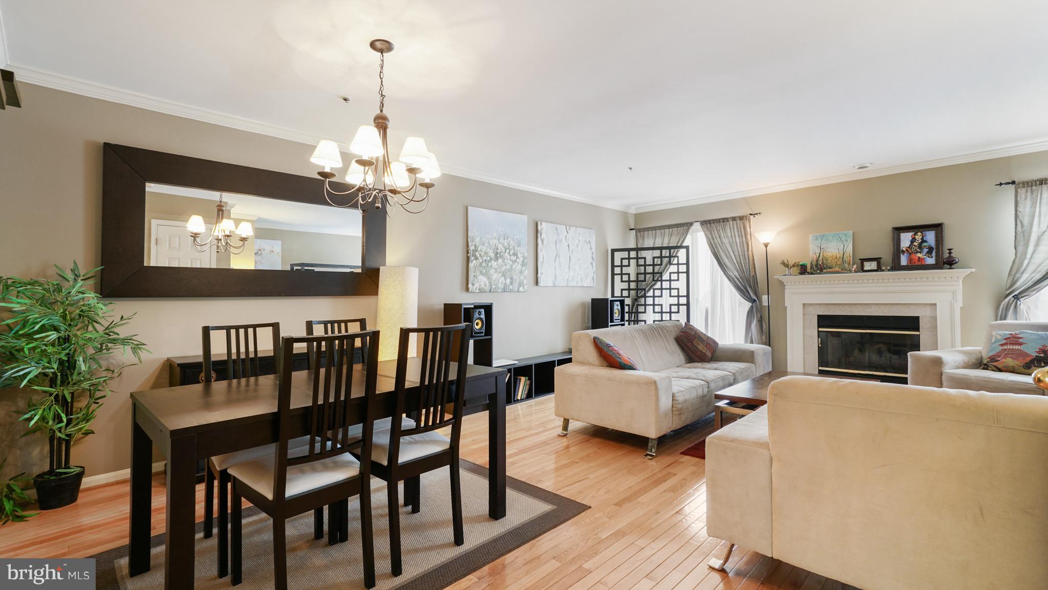 4 CARRIAGE WALK COURT