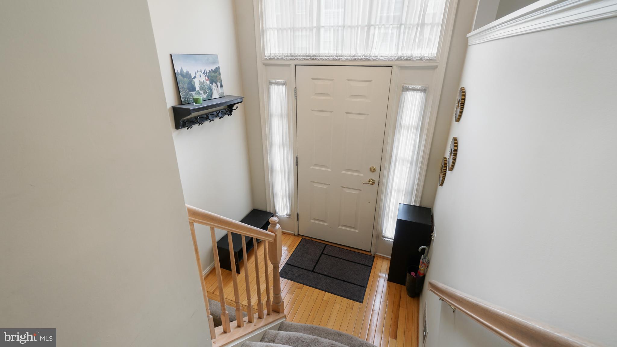 4 CARRIAGE WALK COURT