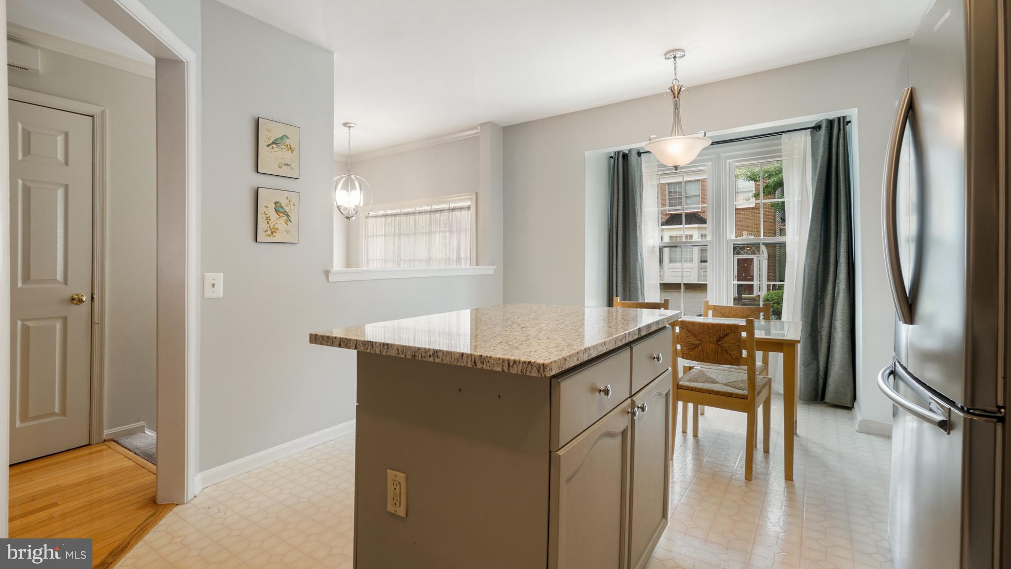 4 CARRIAGE WALK COURT