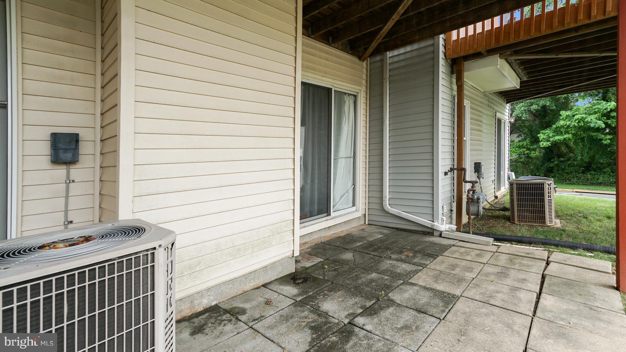 4 CARRIAGE WALK COURT