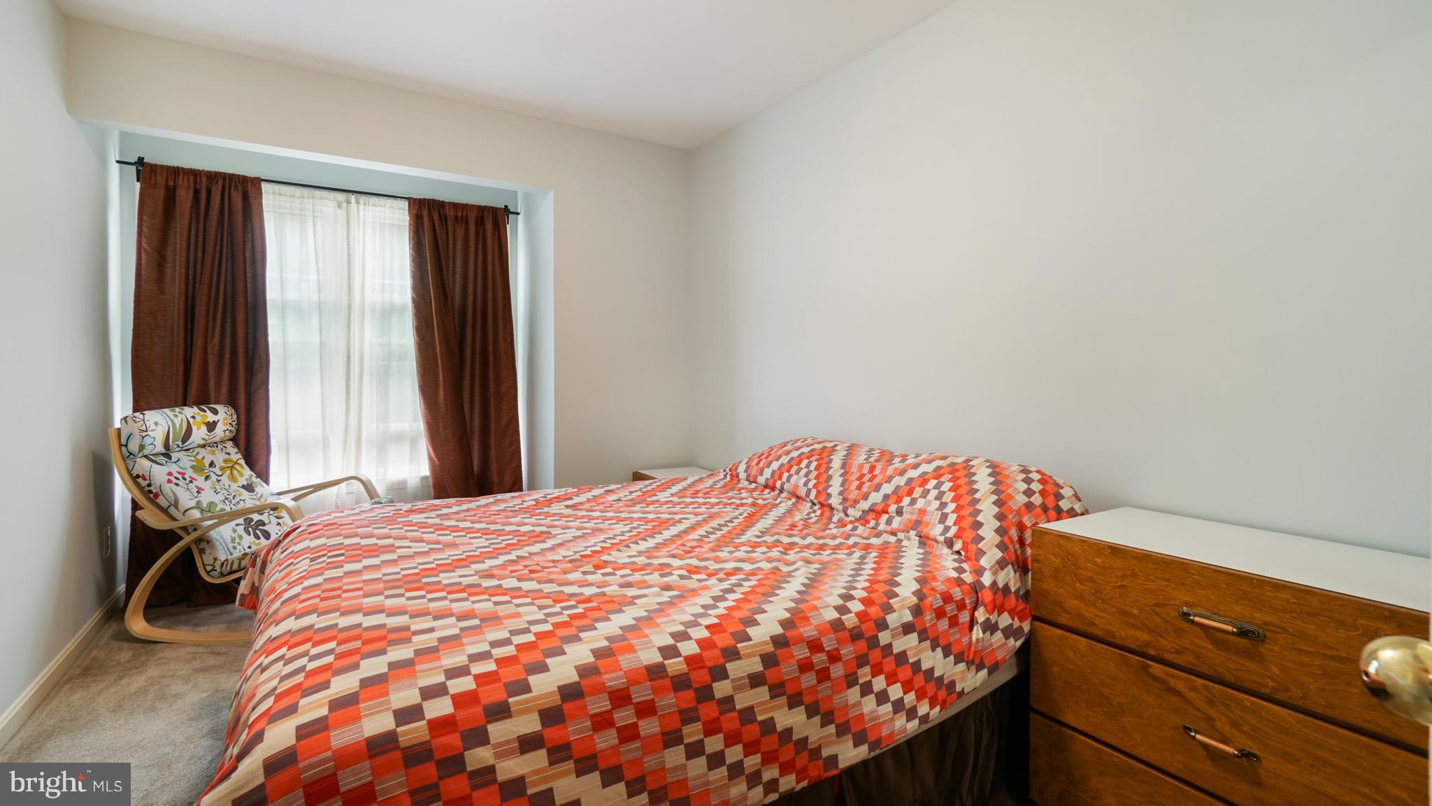 4 CARRIAGE WALK COURT