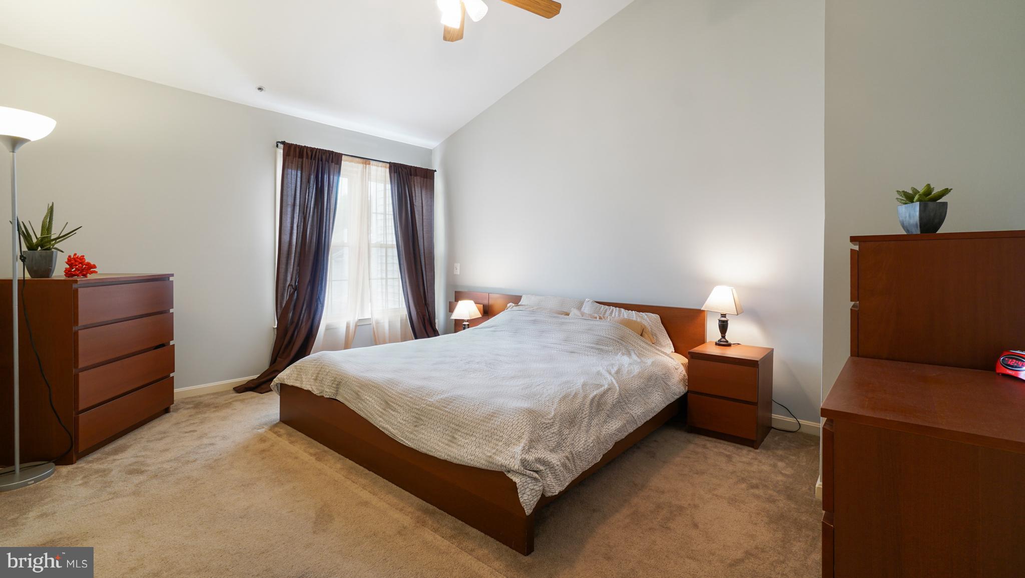 4 CARRIAGE WALK COURT