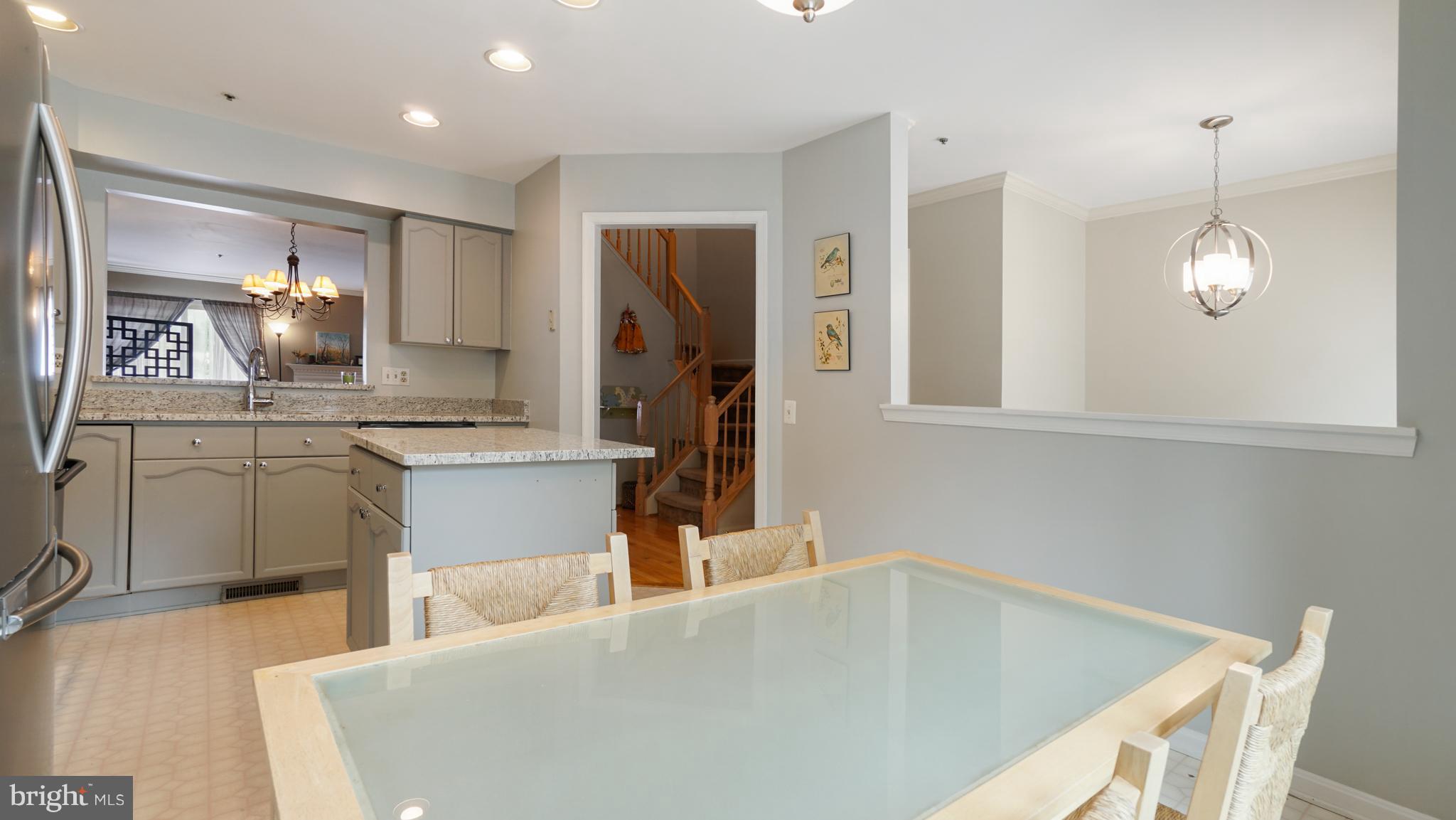 4 CARRIAGE WALK COURT