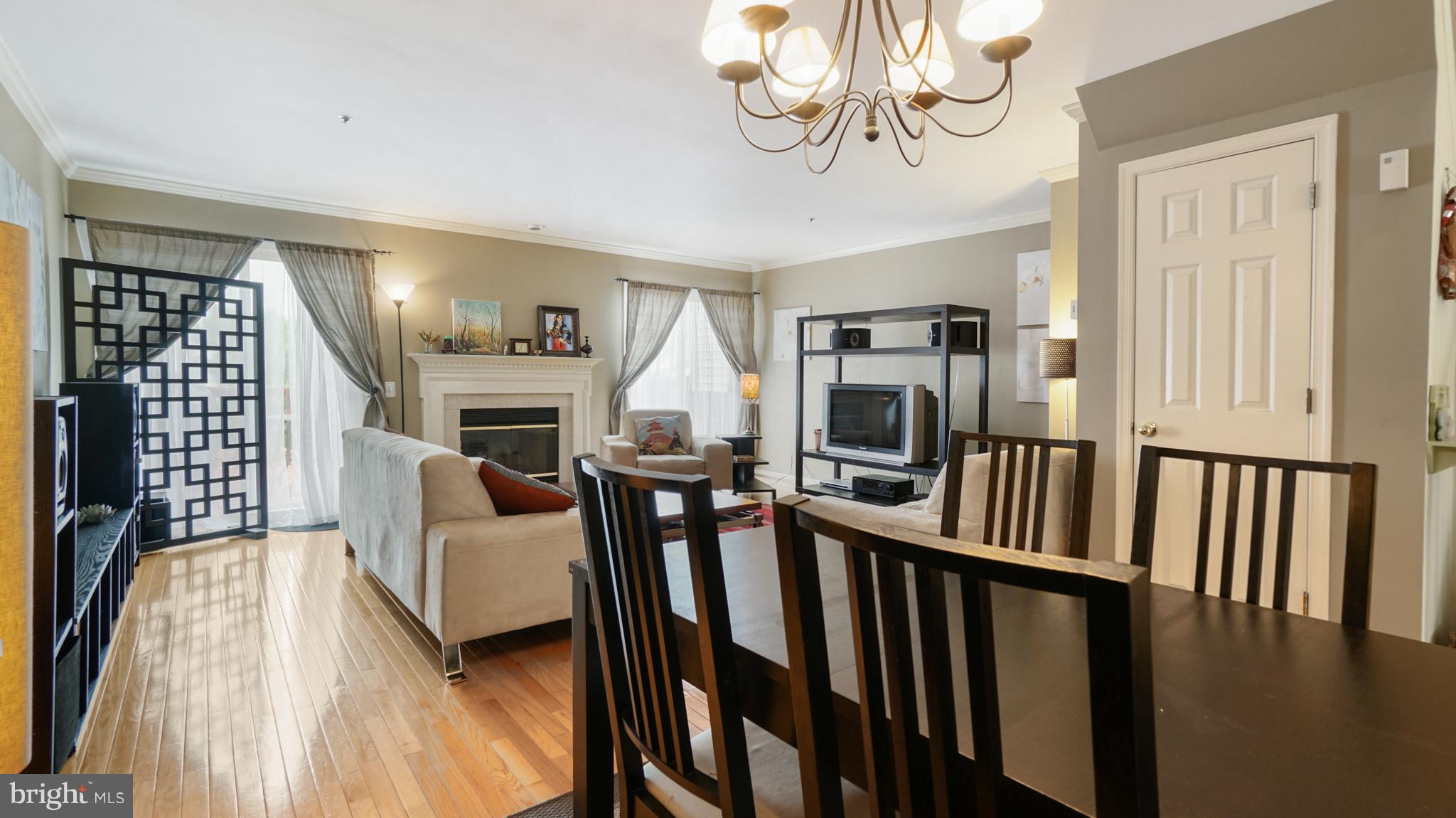 4 CARRIAGE WALK COURT