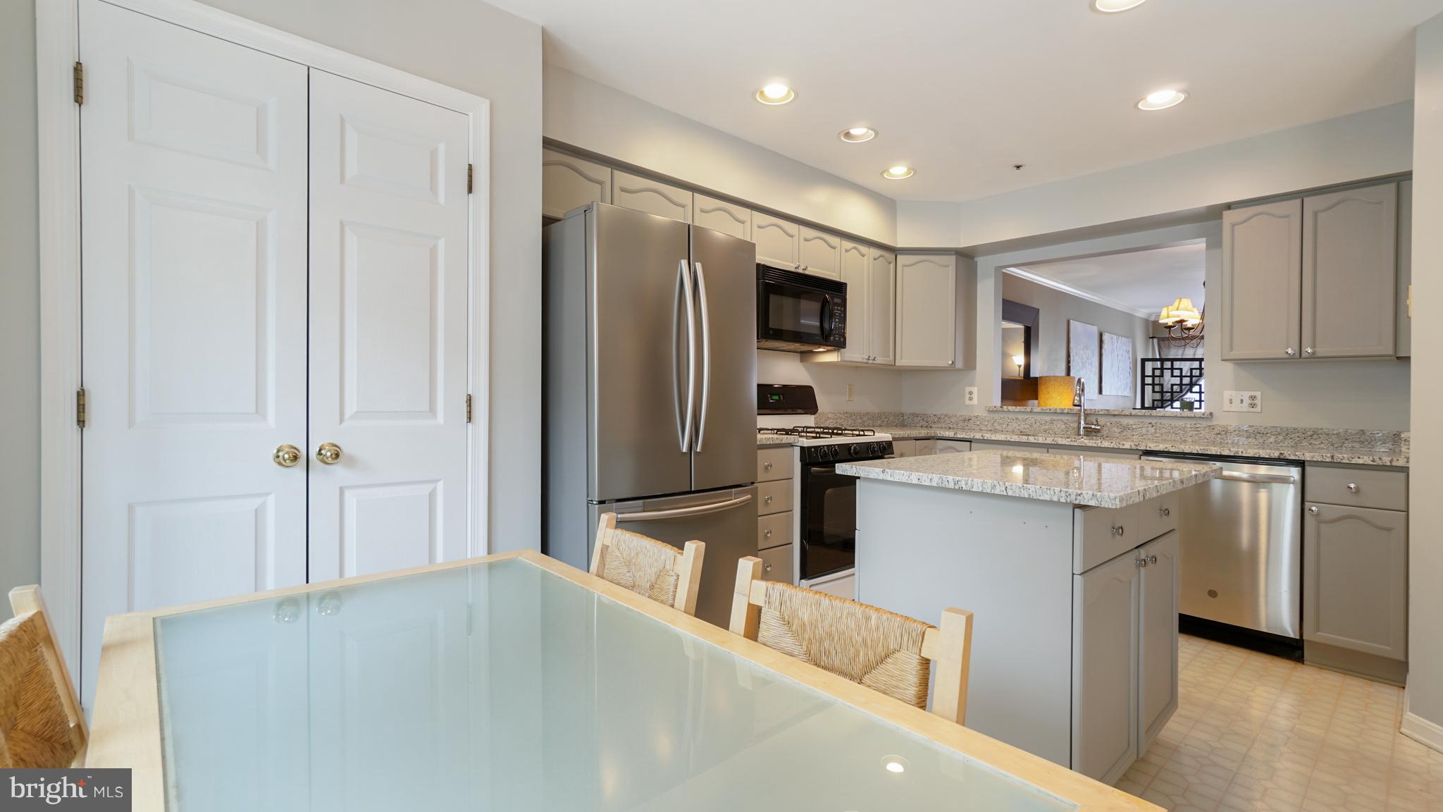 4 CARRIAGE WALK COURT