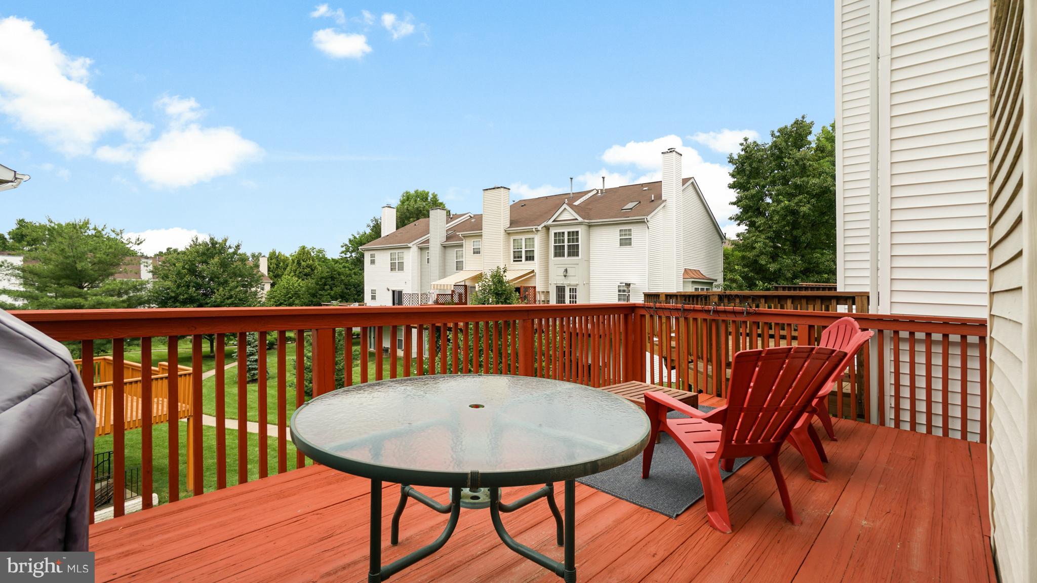 4 CARRIAGE WALK COURT