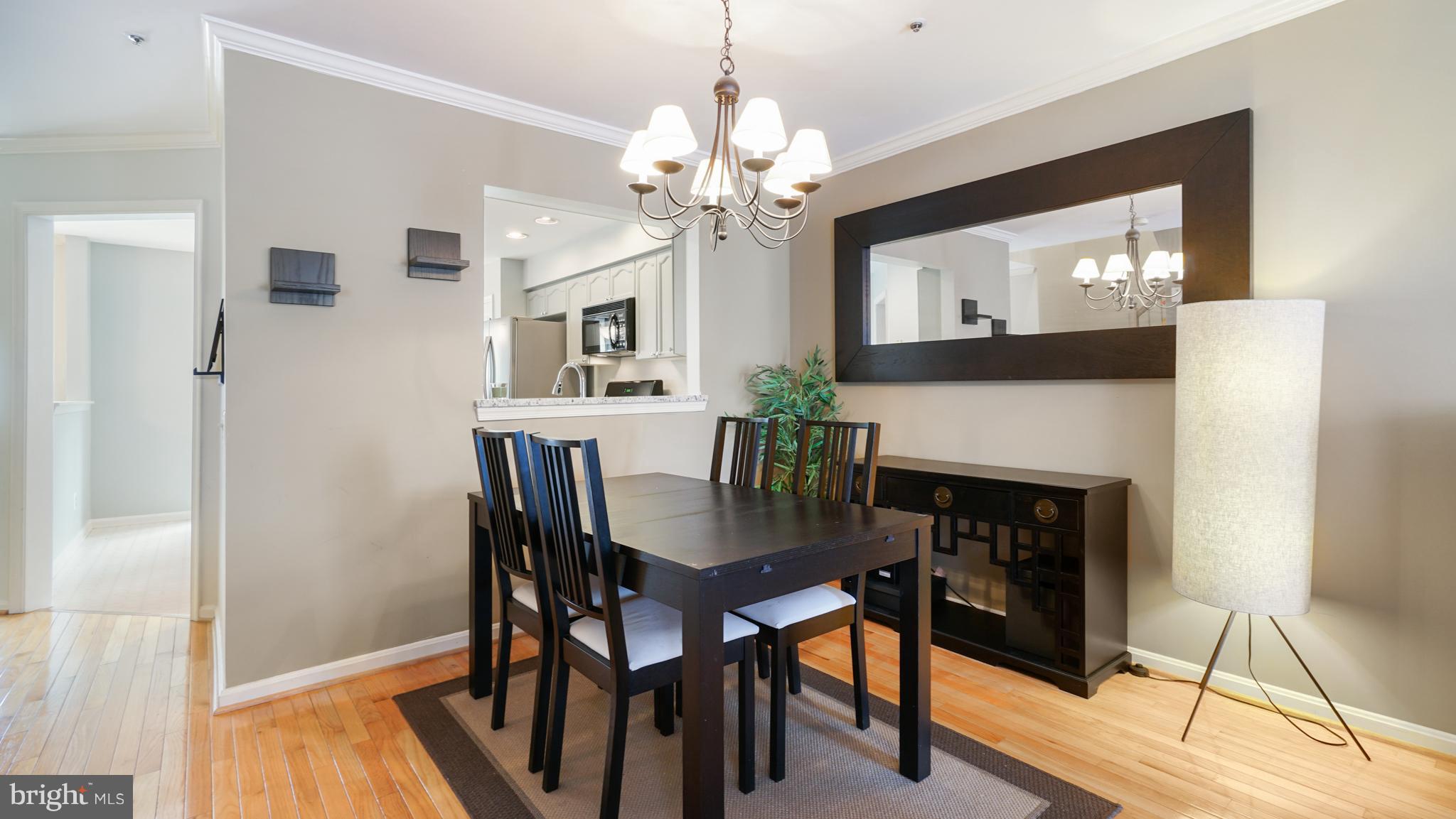 4 CARRIAGE WALK COURT