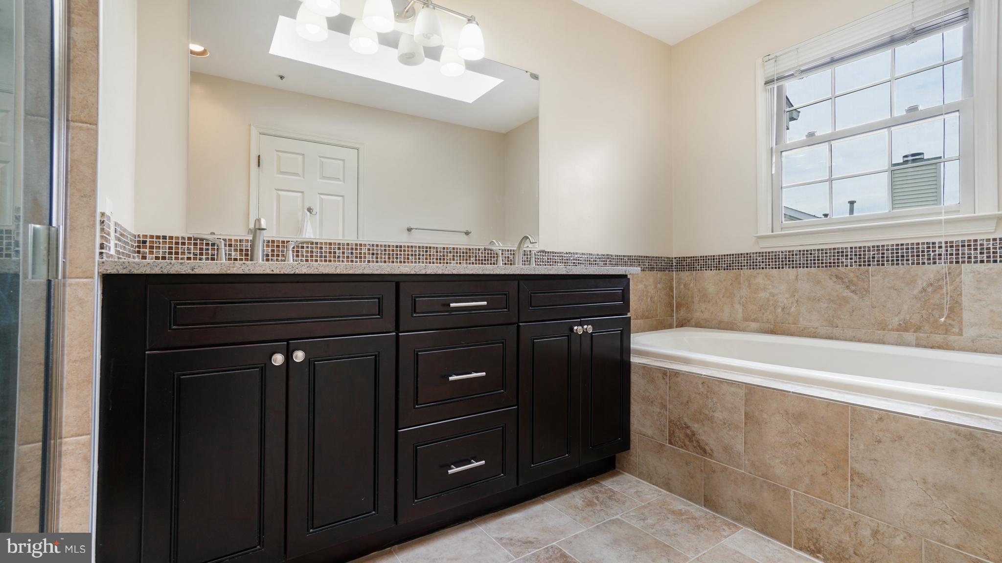 4 CARRIAGE WALK COURT