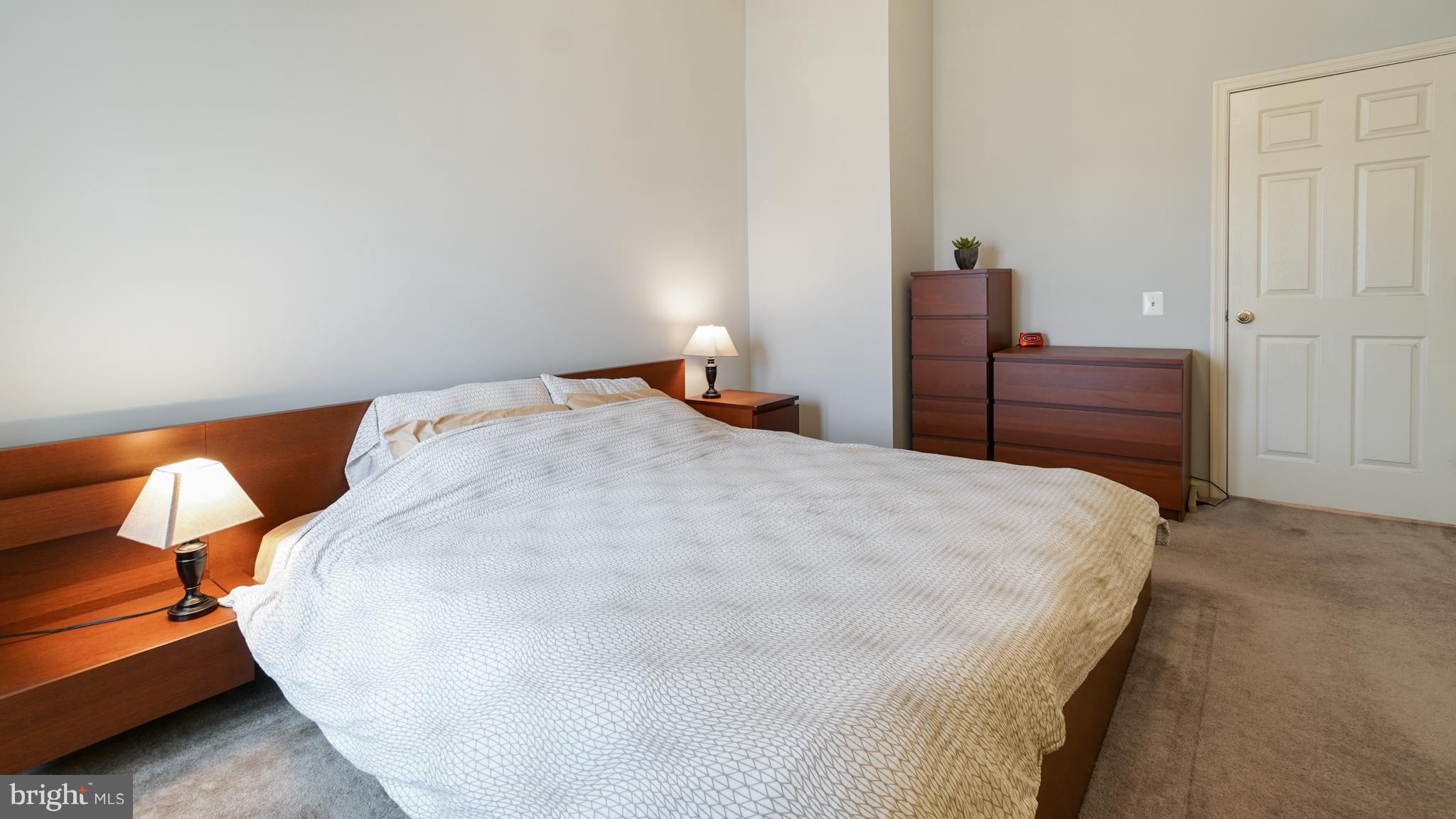 4 CARRIAGE WALK COURT