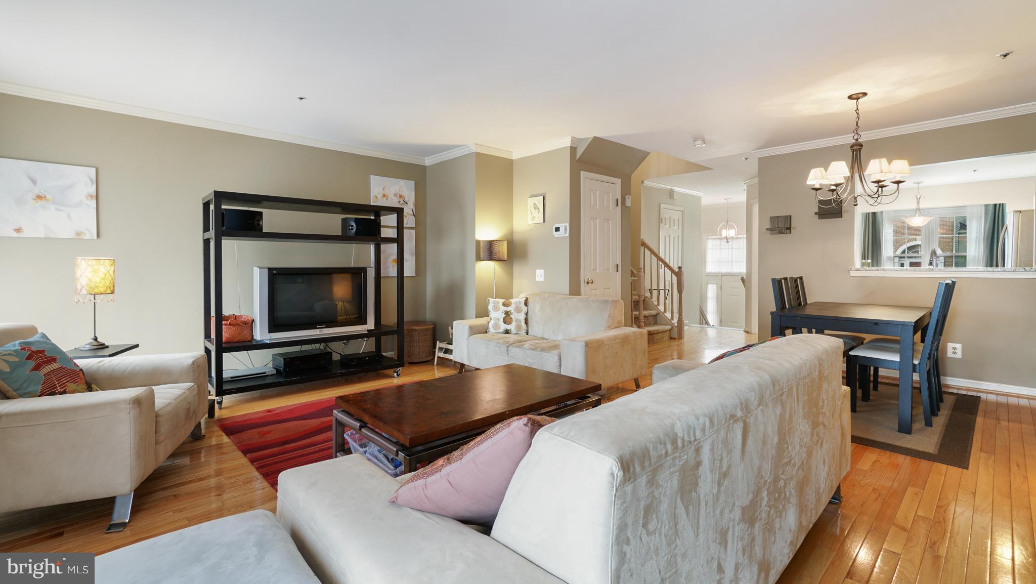 4 CARRIAGE WALK COURT