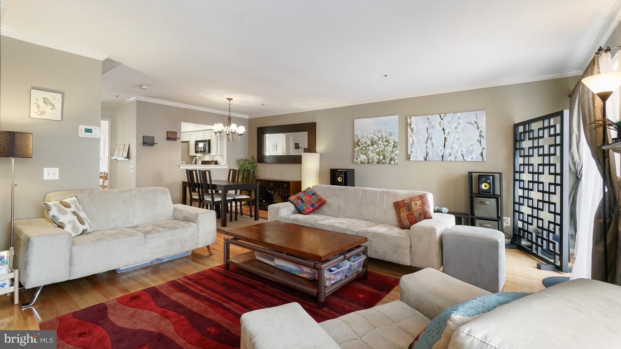 4 CARRIAGE WALK COURT