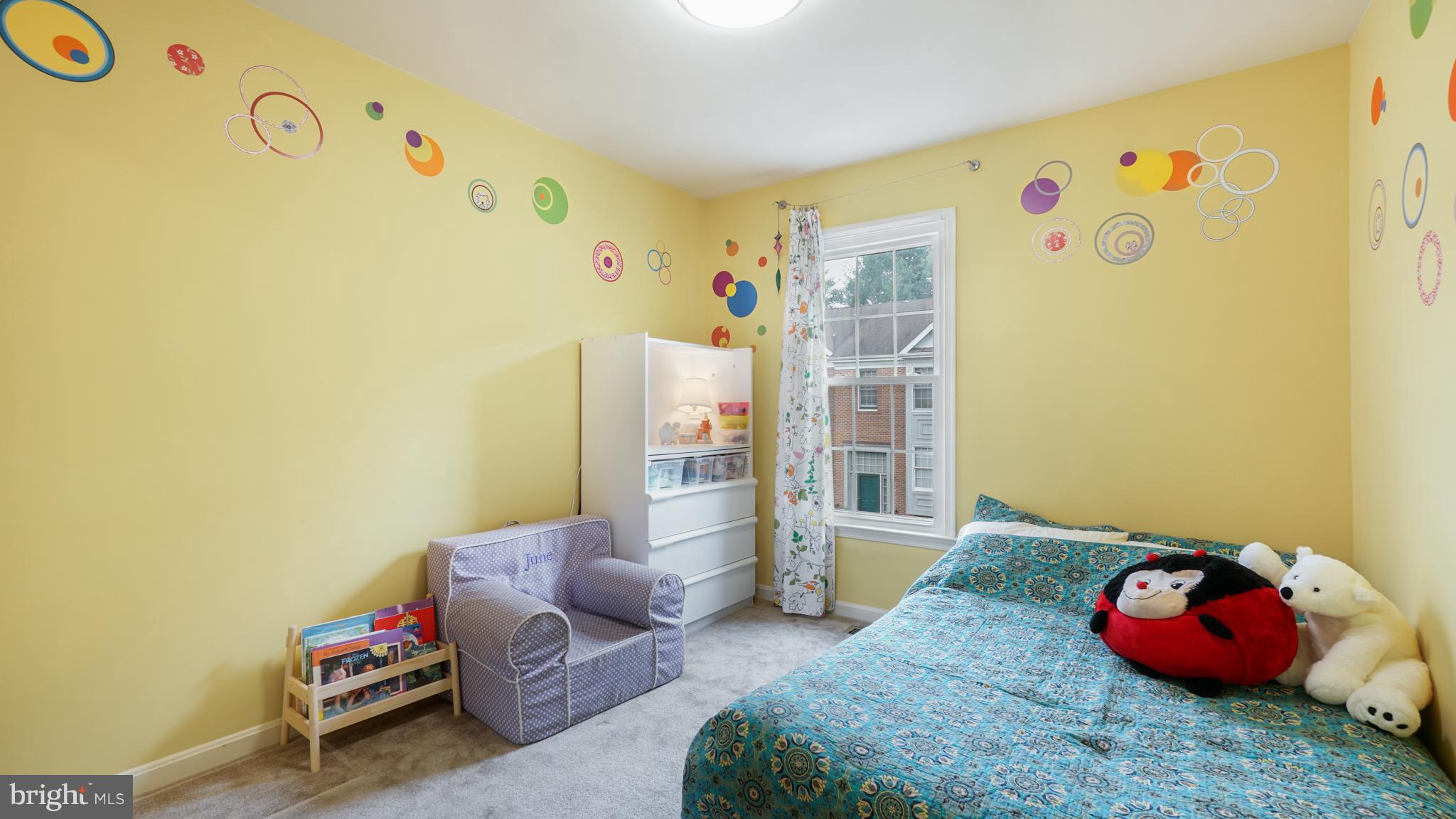 4 CARRIAGE WALK COURT