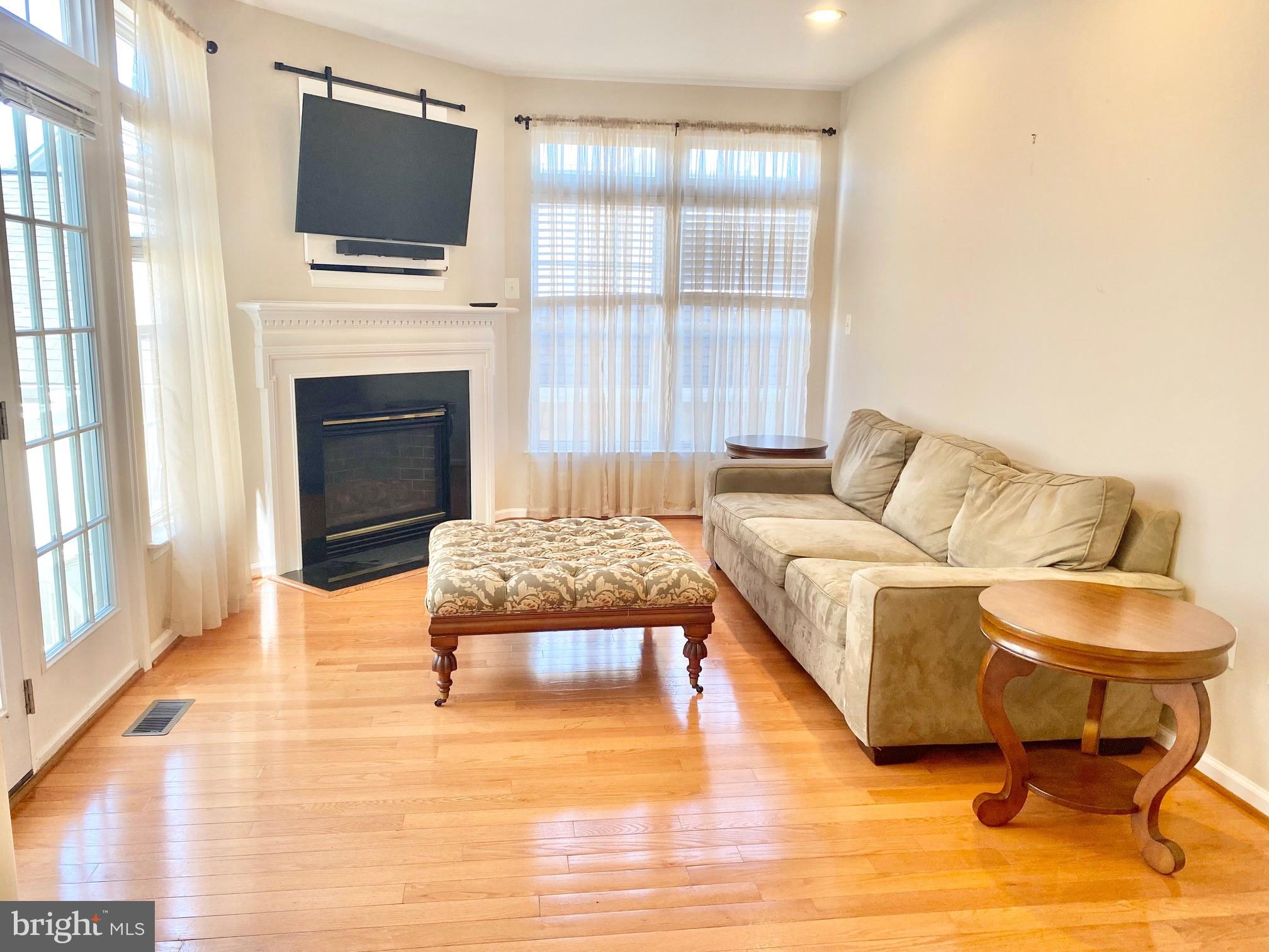 1111 MAIN ST