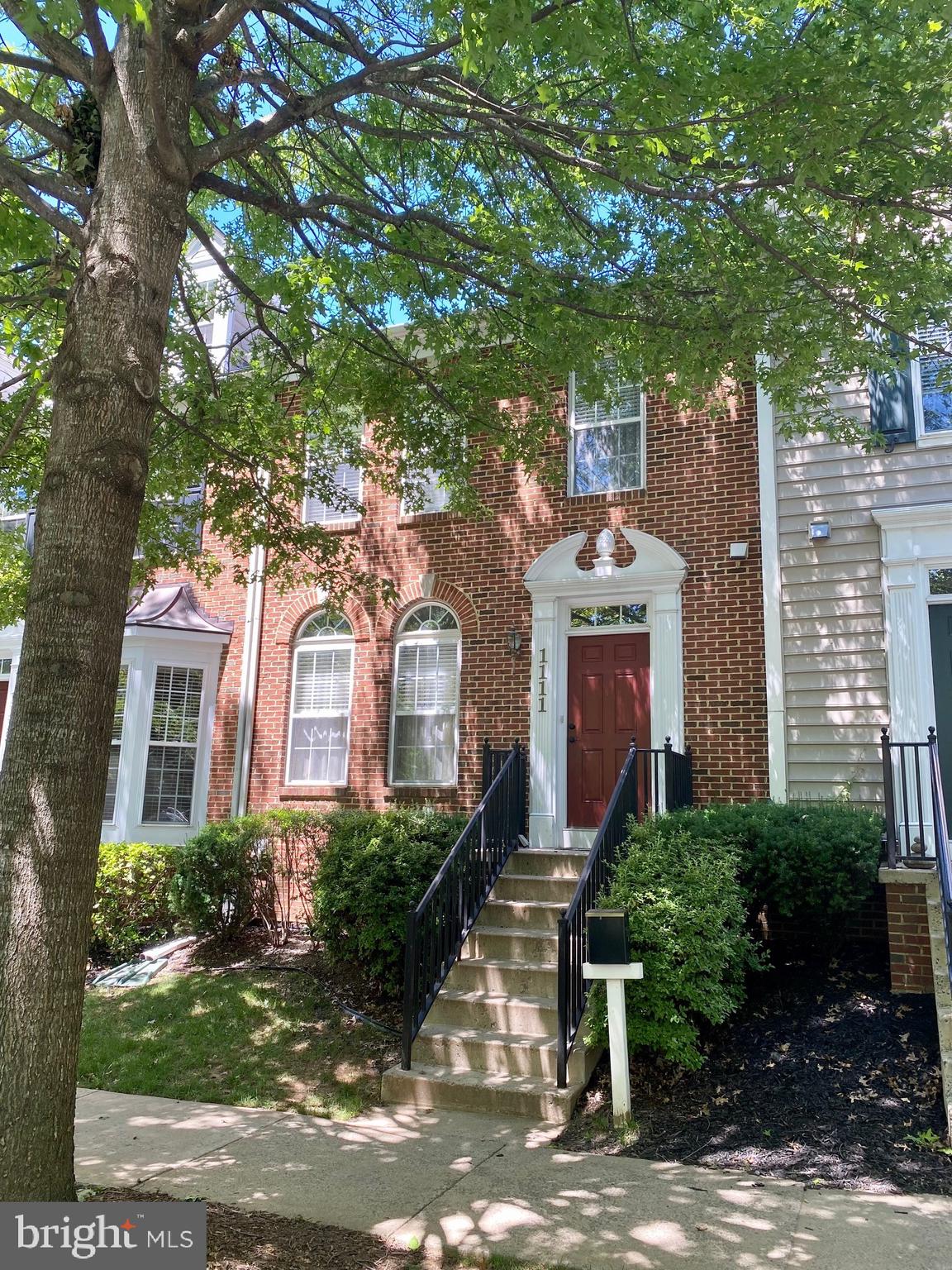 1111 MAIN ST