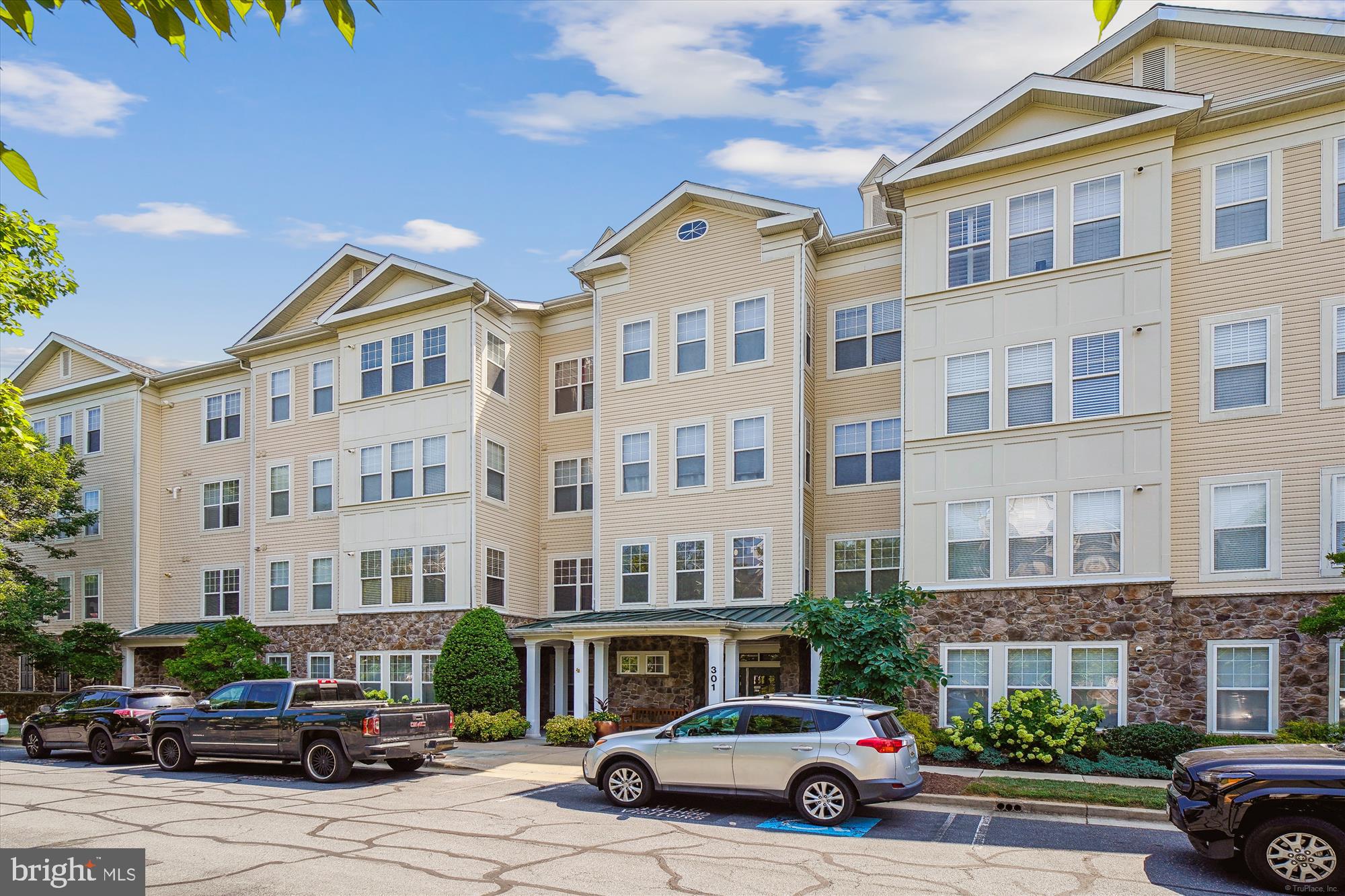 301 High Gables Dr #408