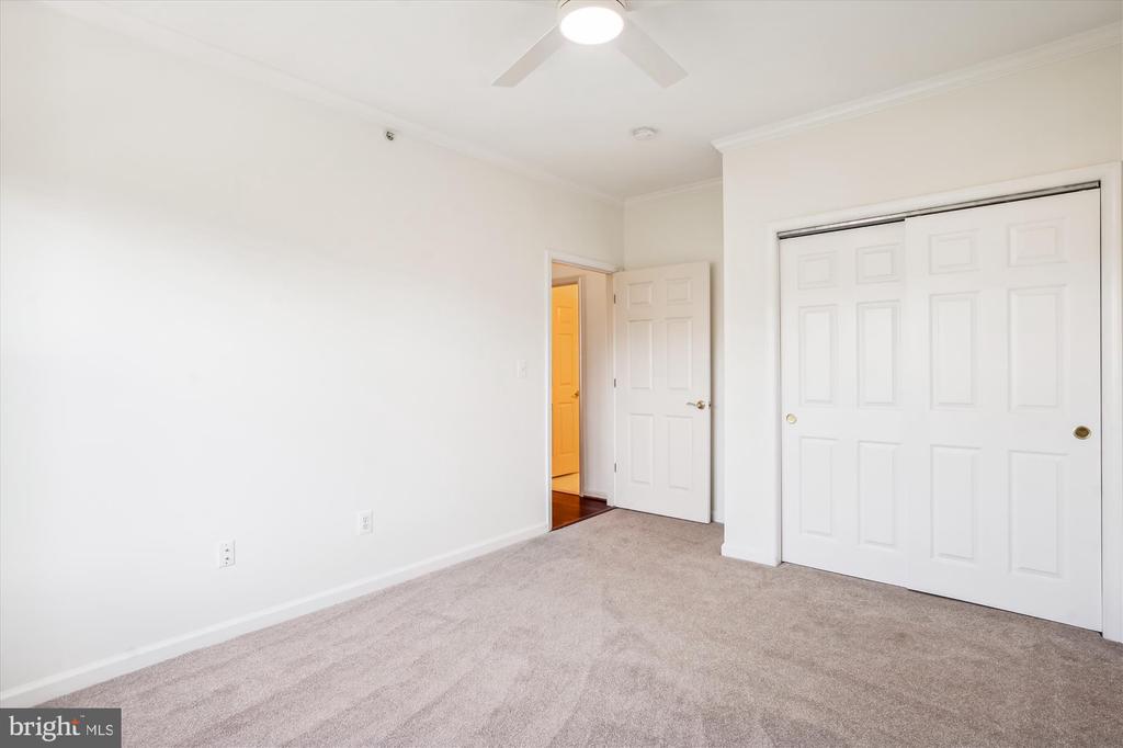 301 High Gables Dr #408