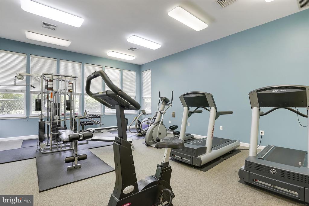 301 High Gables Dr #408