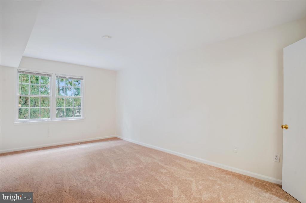 752 Quince Orchard Blvd #752-202