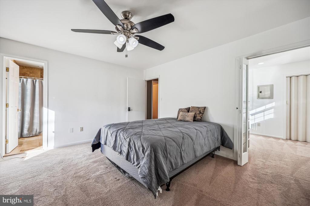 3 SUNNYSIDE COURT