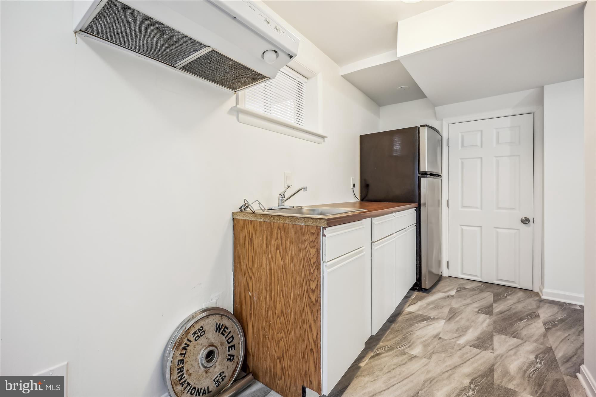 3 SUNNYSIDE COURT