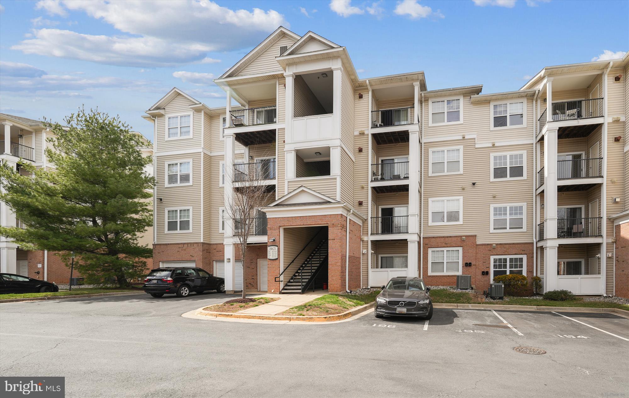 19621 Galway Bay Cir #402