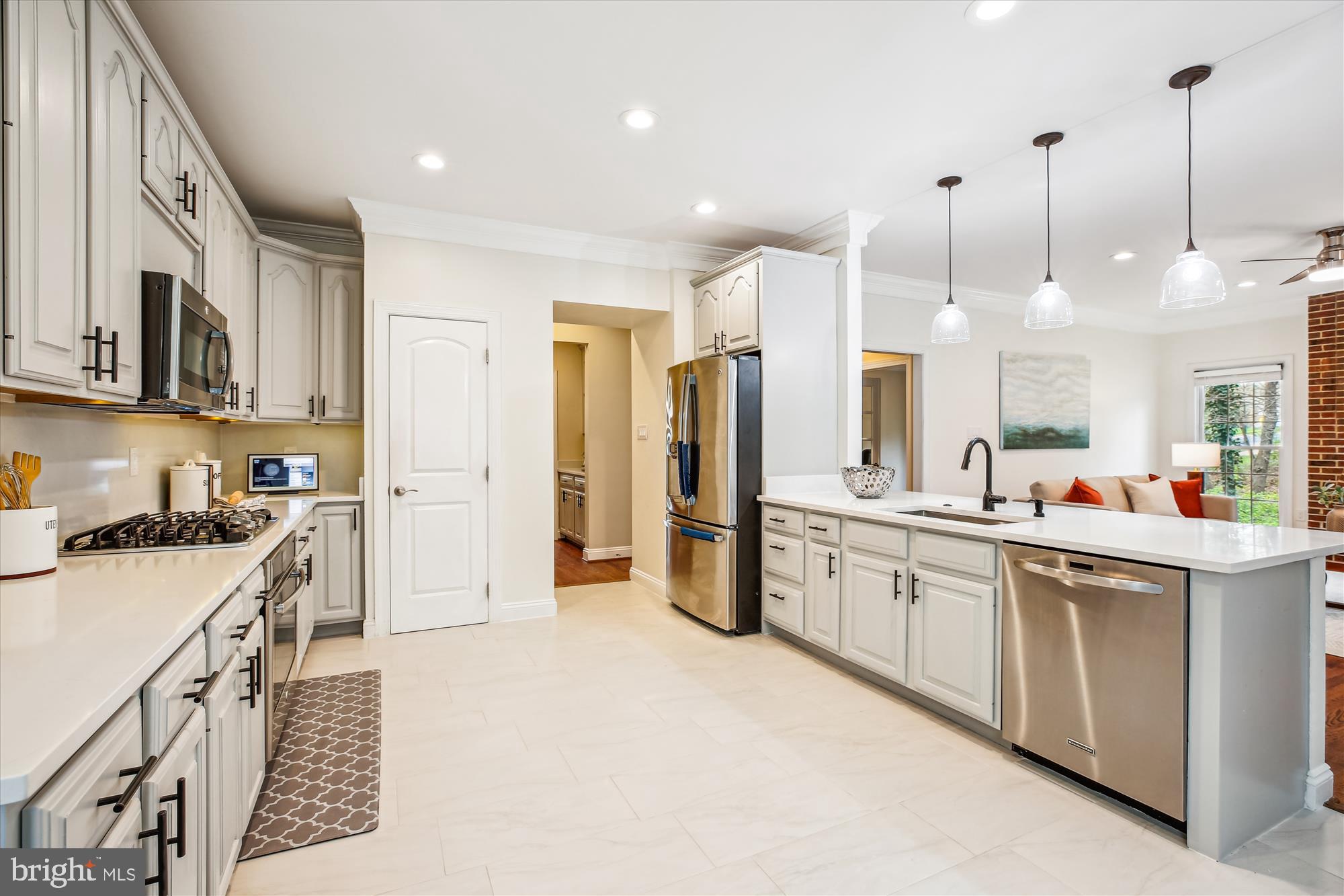 302 Tschiffely Square Rd