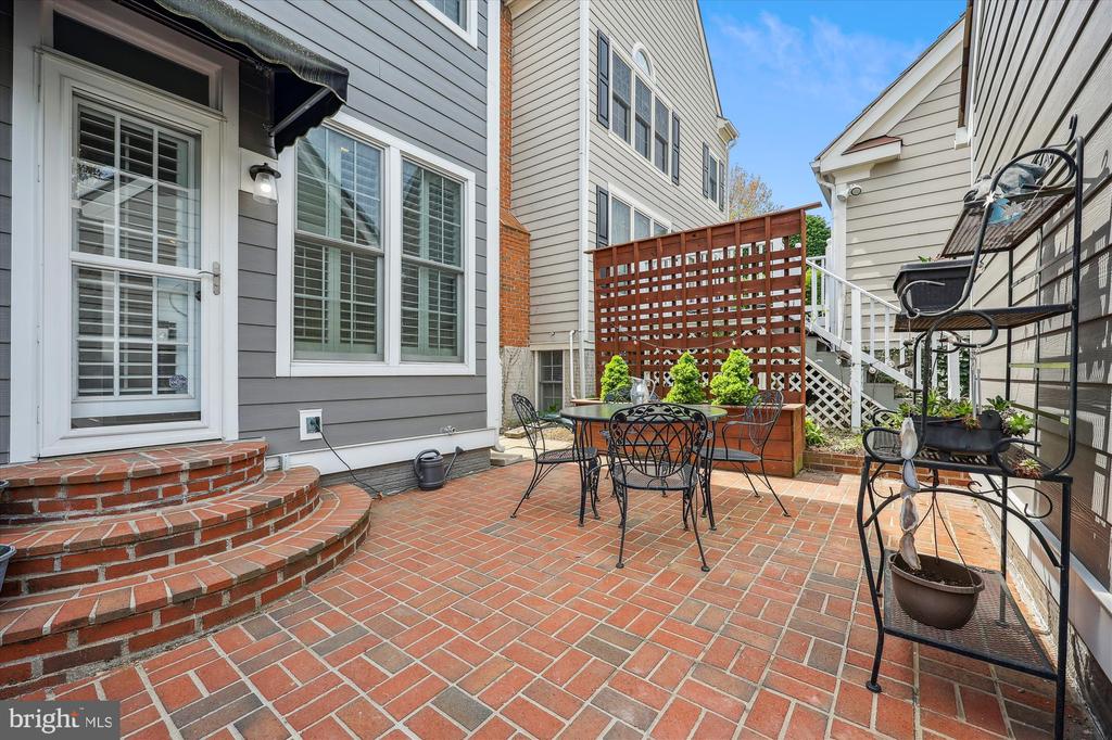 521 Kent Oaks Way