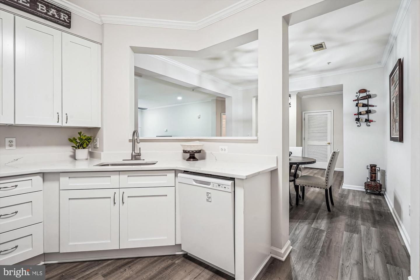 301 High Gables Dr #305