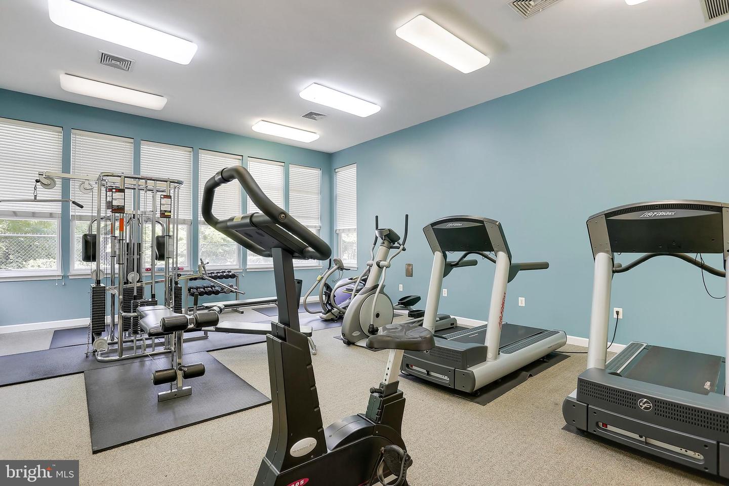 301 High Gables Dr #305