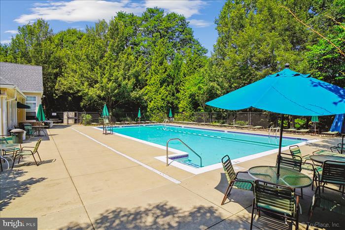 301 High Gables Dr #305