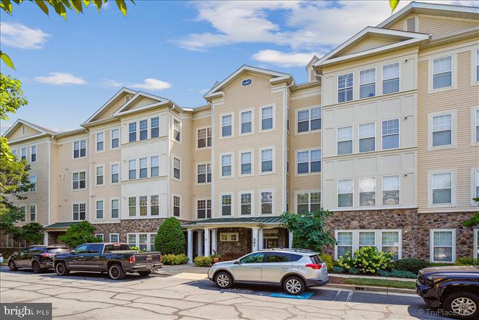 301 High Gables Dr #305