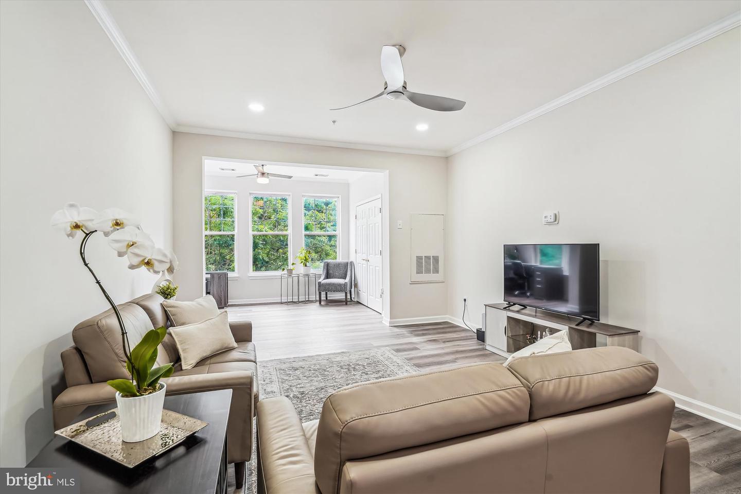 301 High Gables Dr #305