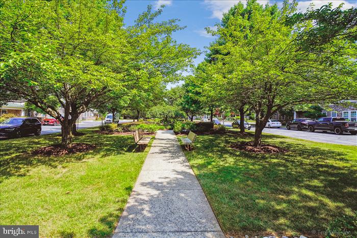 301 High Gables Dr #305