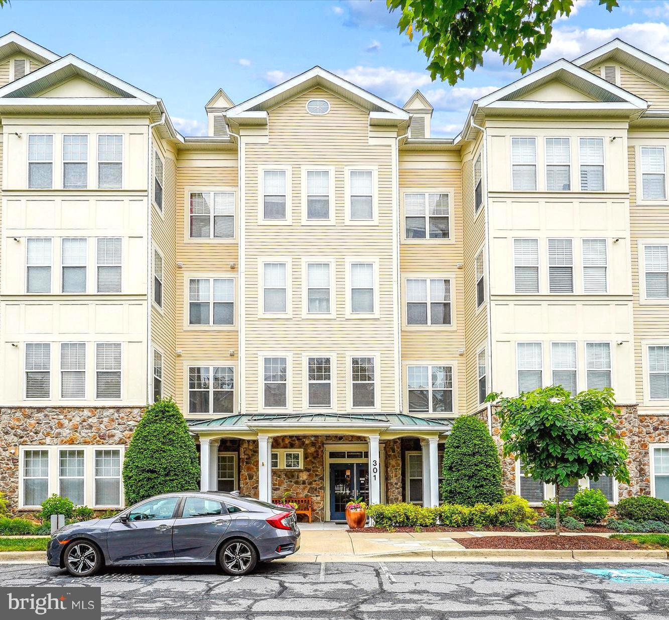 301 High Gables Dr #305