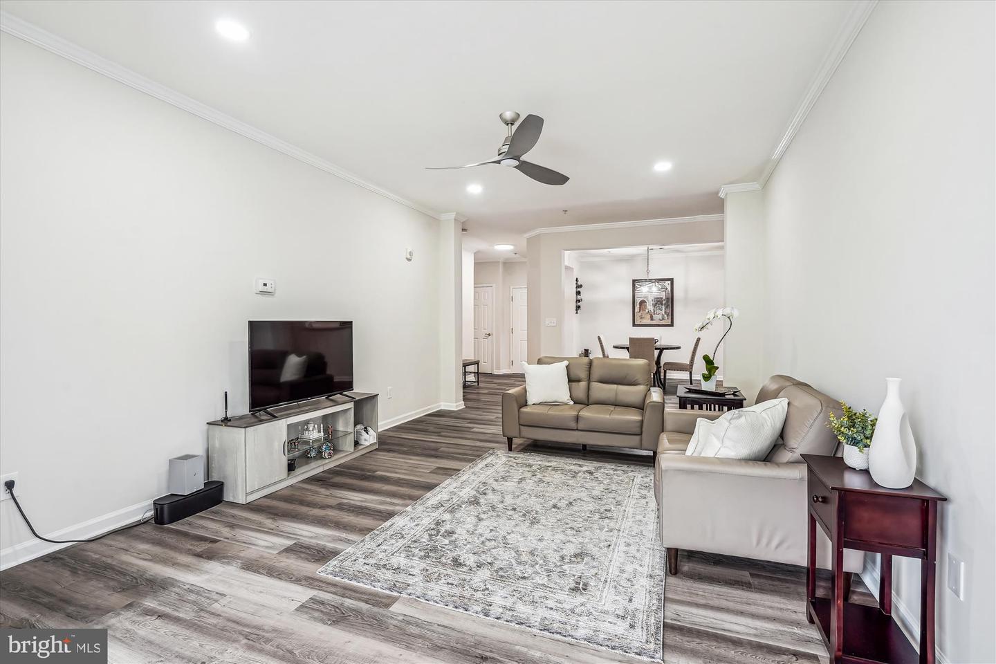 301 High Gables Dr #305