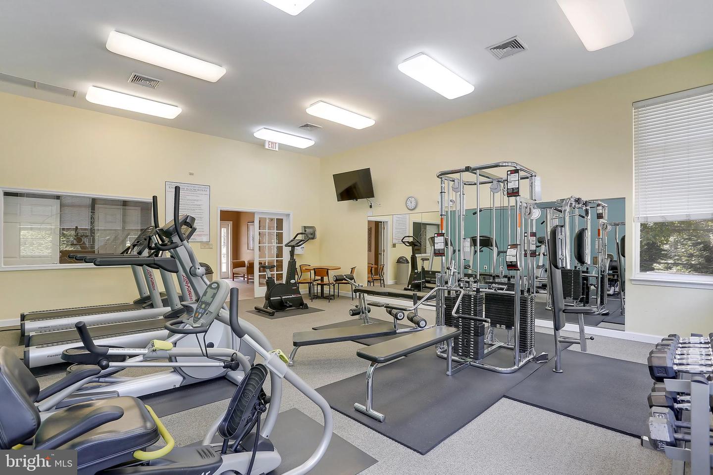 301 High Gables Dr #305