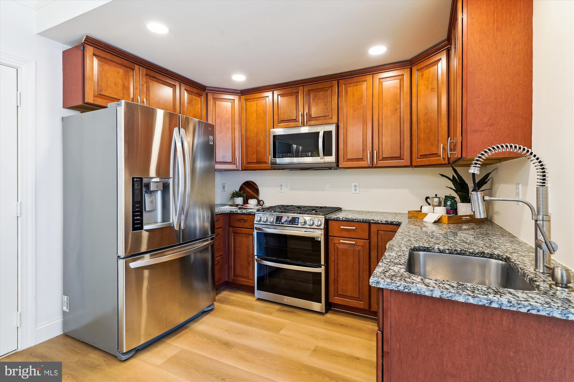 604 Highland Ridge Ave #100