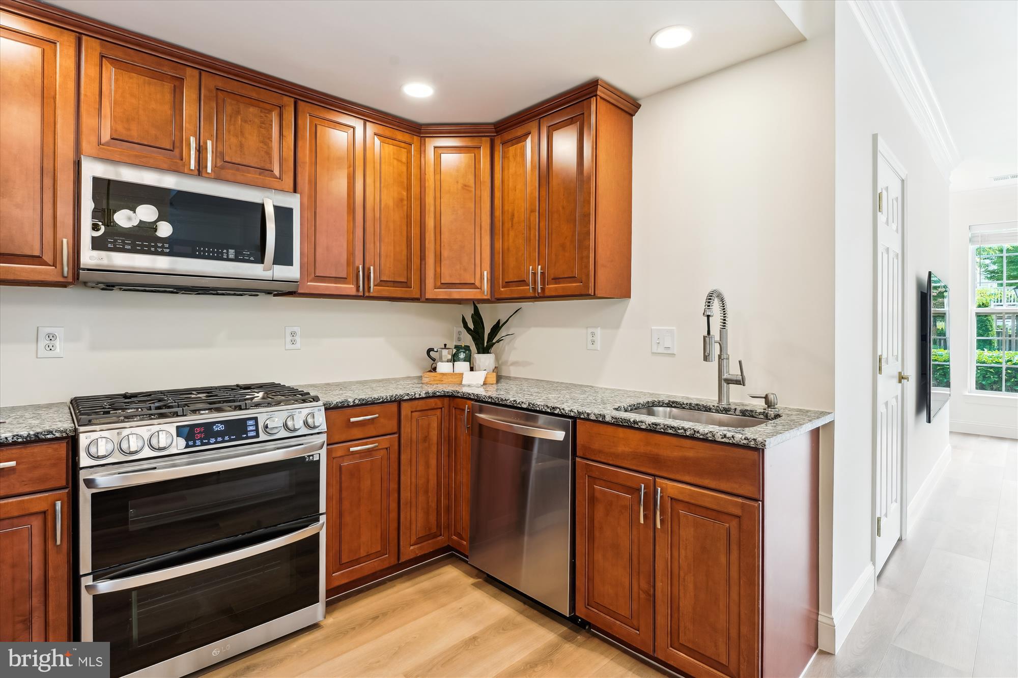 604 Highland Ridge Ave #100