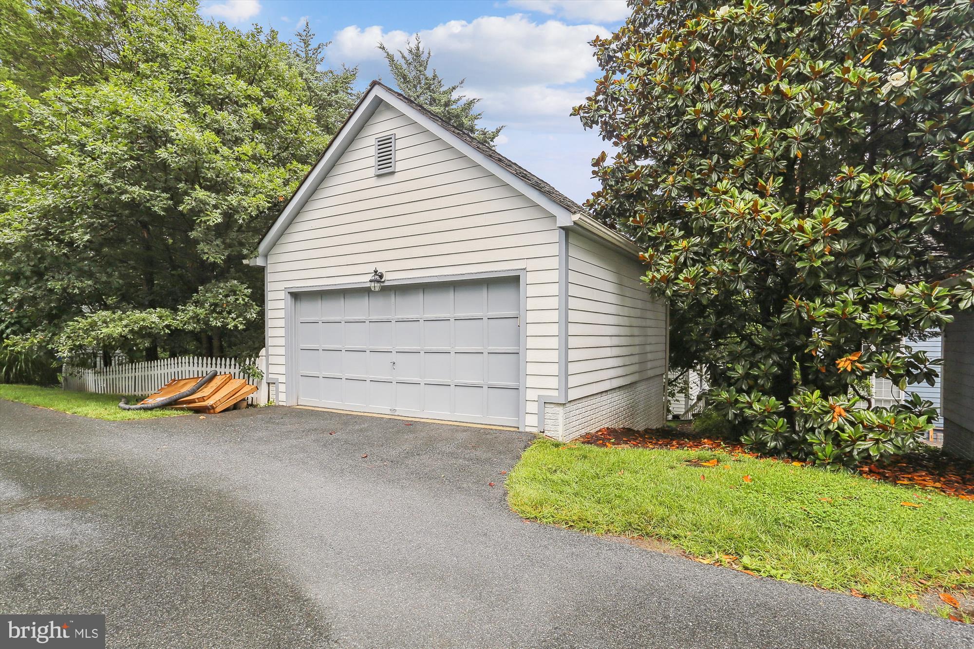 612 Kent Oaks Way