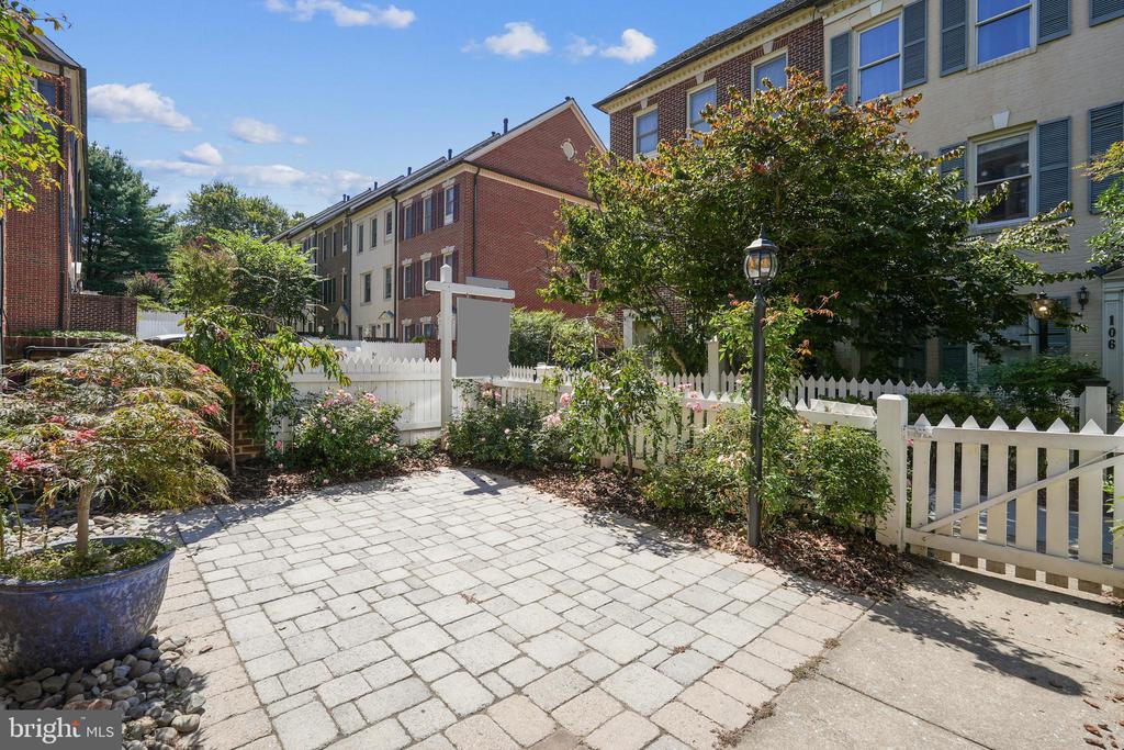 120 Ridgepoint Pl