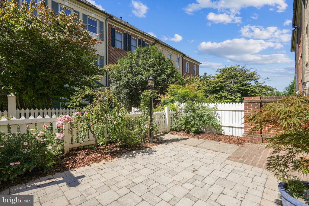 120 Ridgepoint Pl