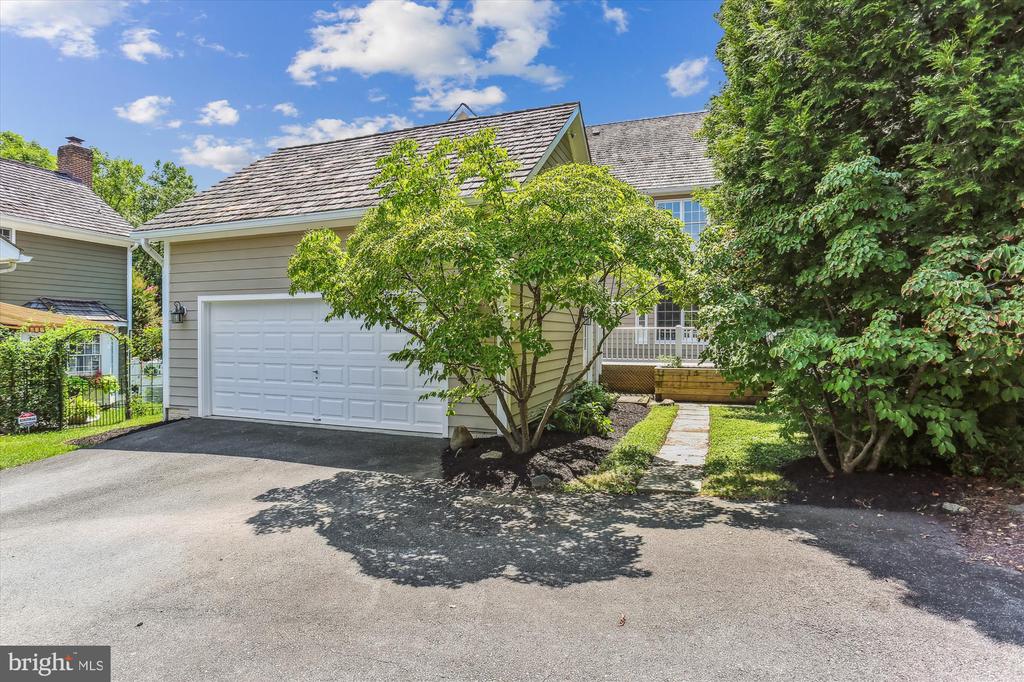 403 Kent Oaks Way